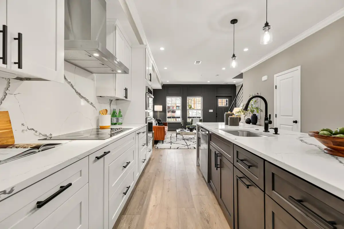 1117 46th St NE-0011.jpg