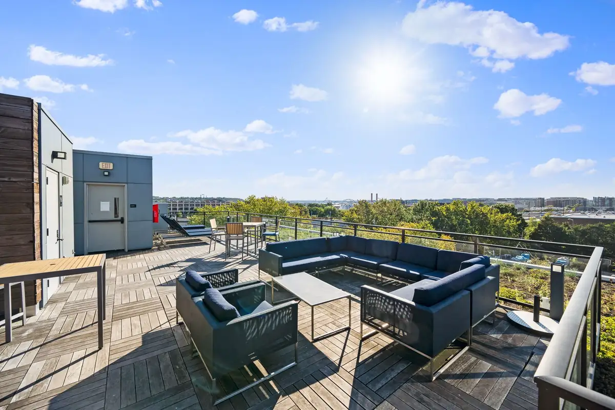 17-web-or-mls-900 11th St SE g07-Washington, DC 20003-17.jpg
