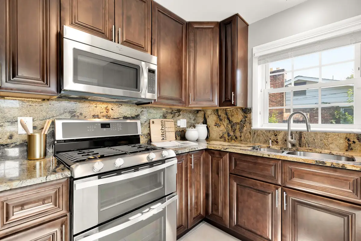 3424 Ramsgate Terrace-0017.jpg