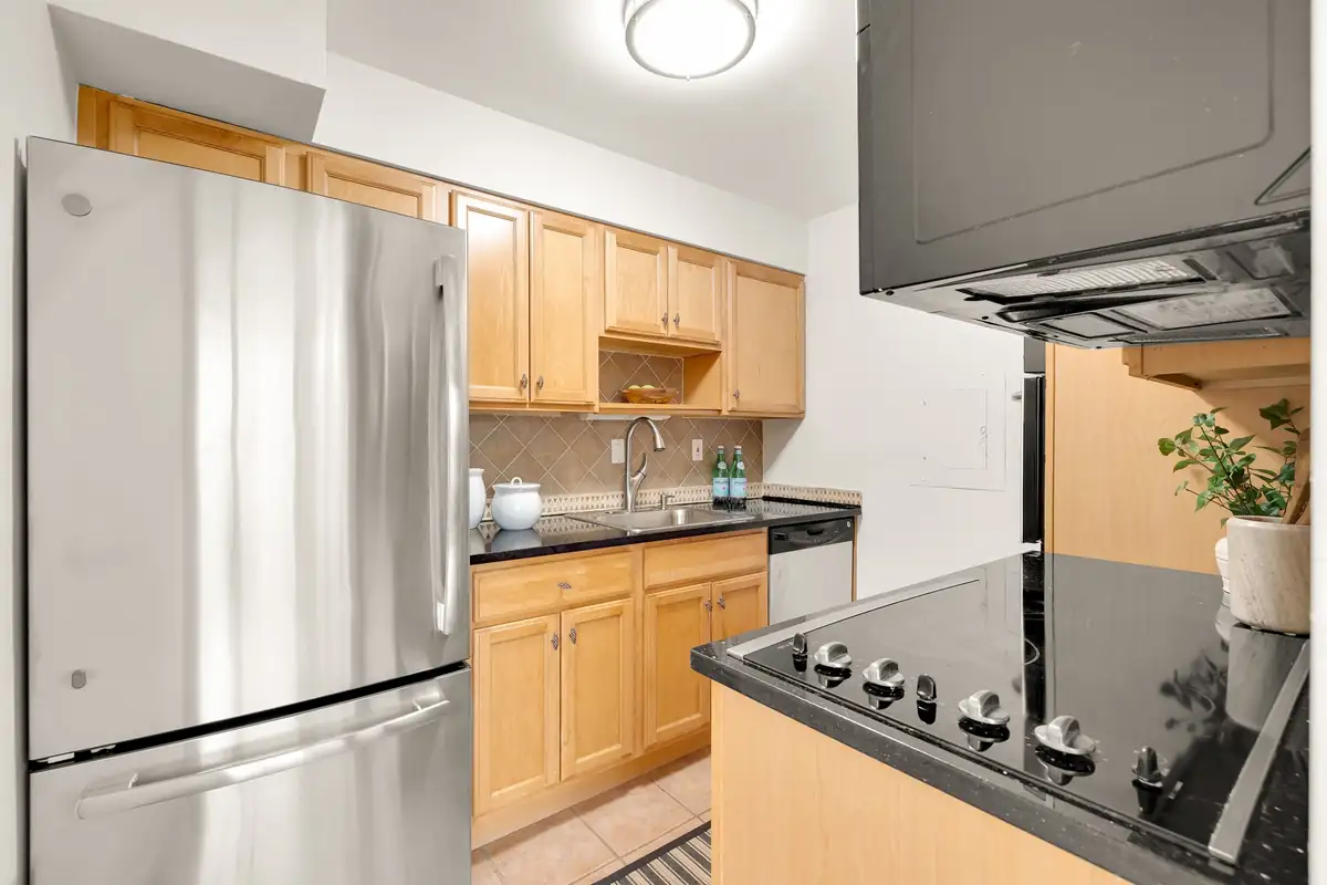 2501 Calvert St NW 801-0031.jpg