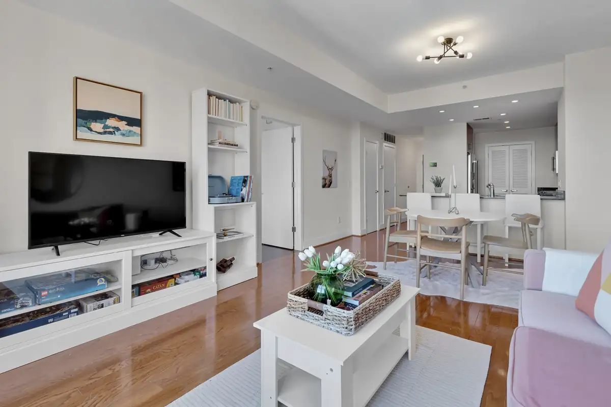 910 M St NW 801-0017.jpg
