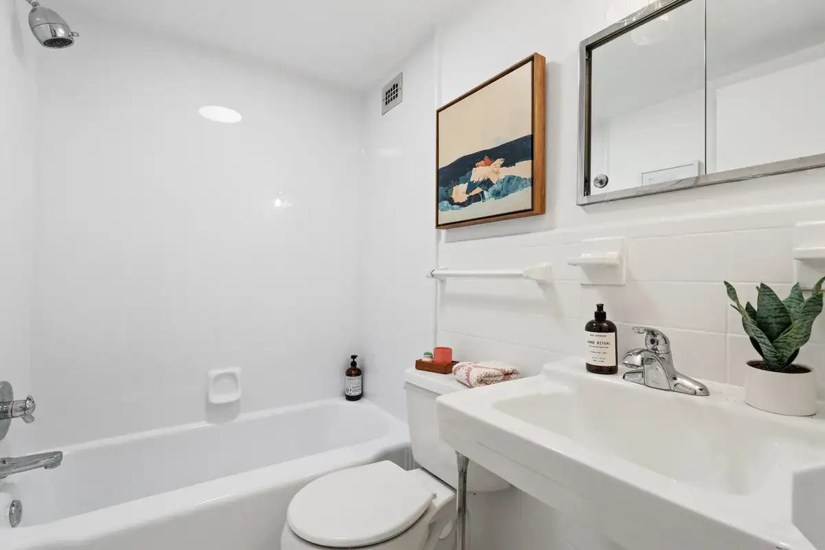 10201 Grosvenor Pl 703 - 0019.jpg