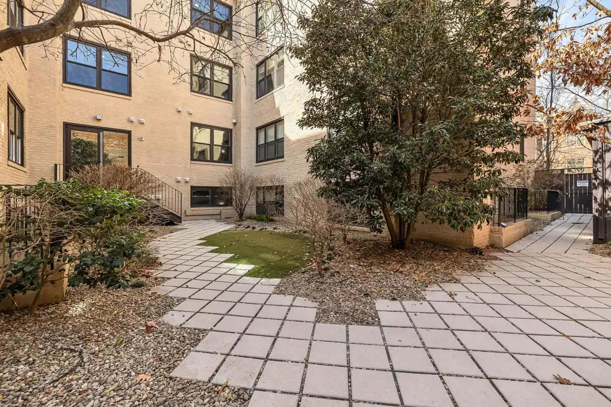 2331 15th St NW 305N-0036.jpg
