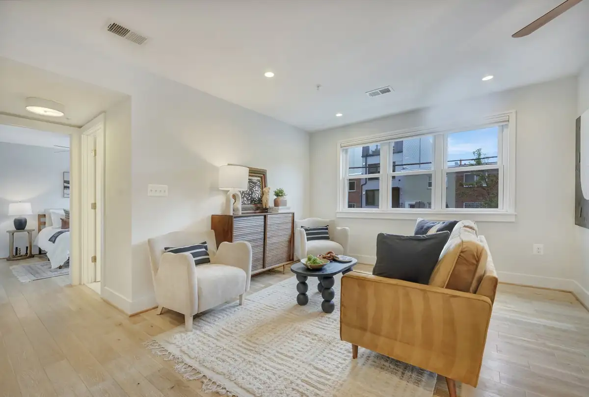 Home staging at 1516 K St SE #2A