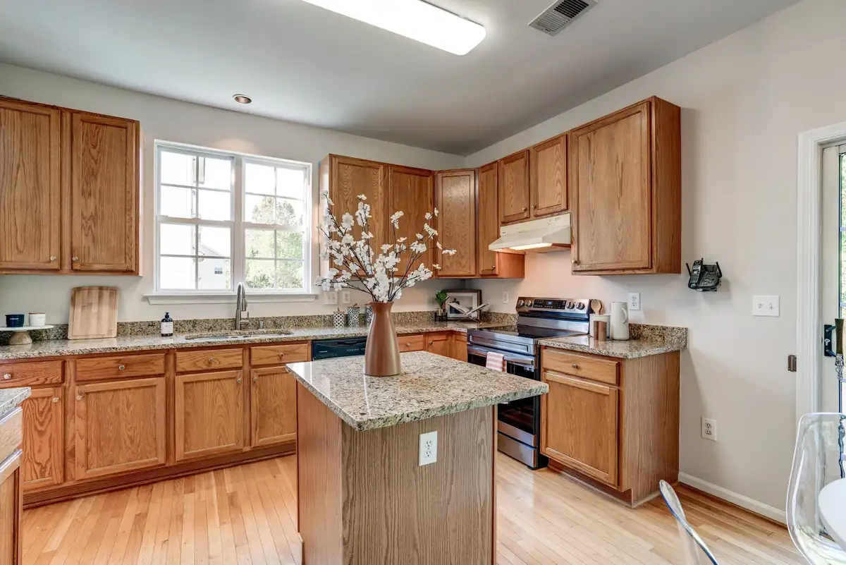 1926 Carters Grove Dr_0032.jpg