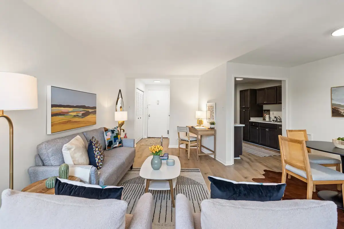 10201 Grosvenor Pl 703 - 0008.jpg