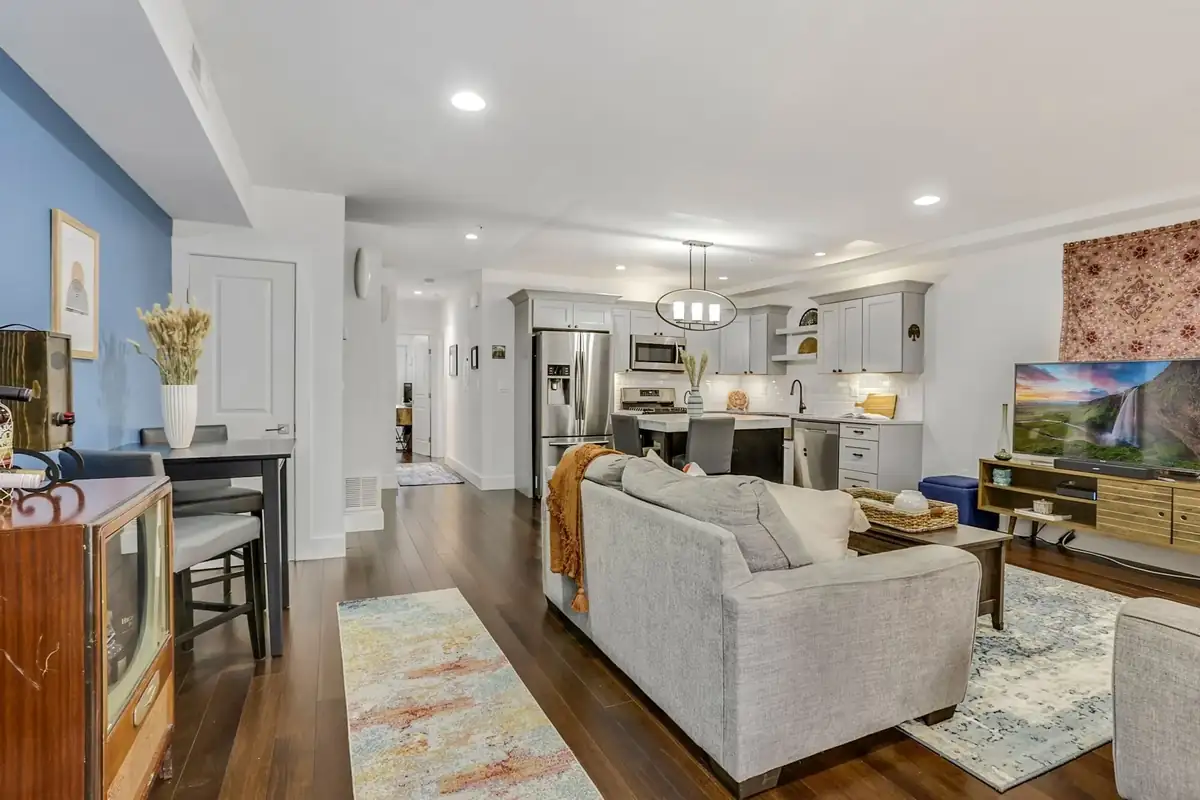 Home staging at Augmenting the Sellers Existing Furniture, photo 92 of 103