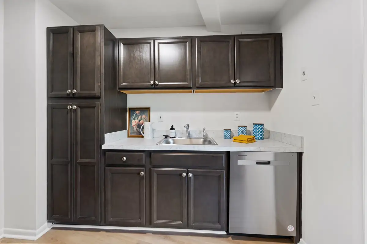 10201 Grosvenor Pl 703 - 0018.jpg