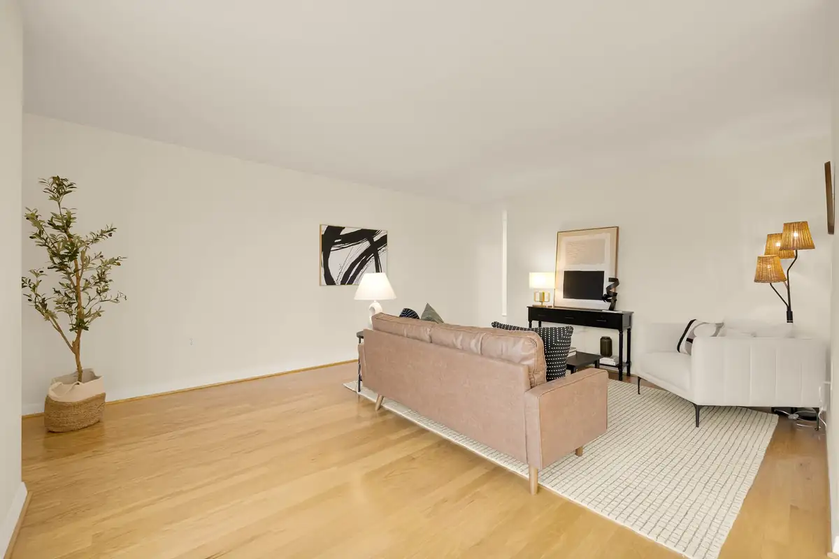 2501 Calvert St NW 801-0027.jpg