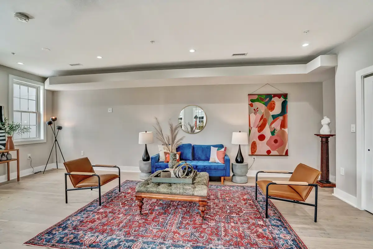 Home staging at 716 Kearny St NE #5