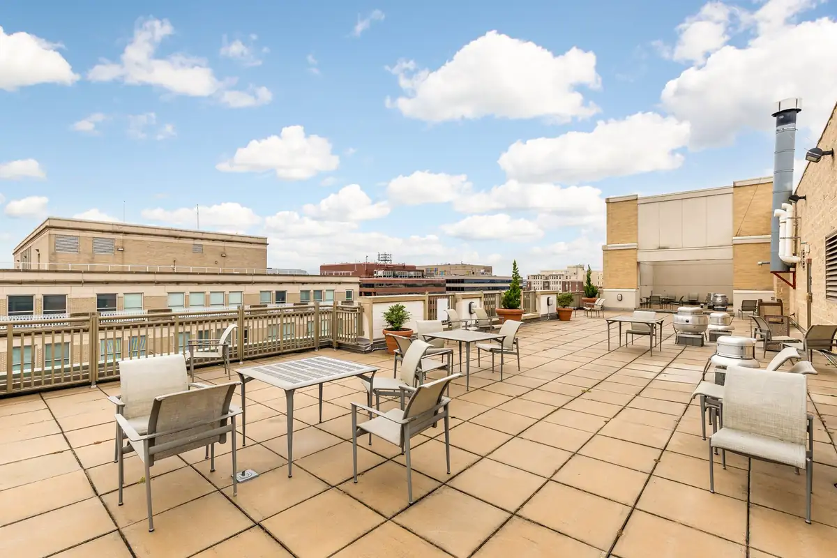 1150 K St NW 202-0036.jpg