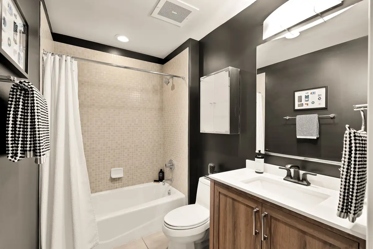 2125 14th St NW 427-0030.jpg