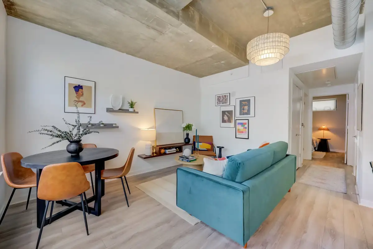 Home staging at 911 2nd St NE #104