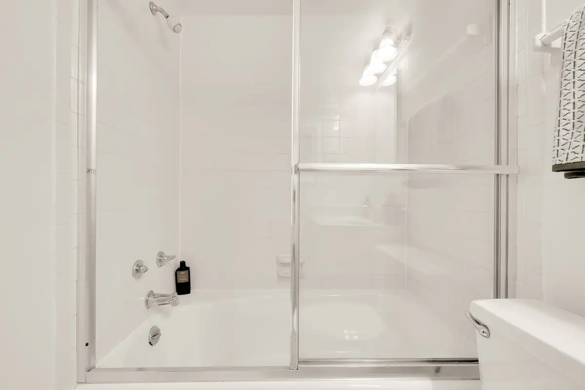 2501 Calvert St NW 801-0021.jpg