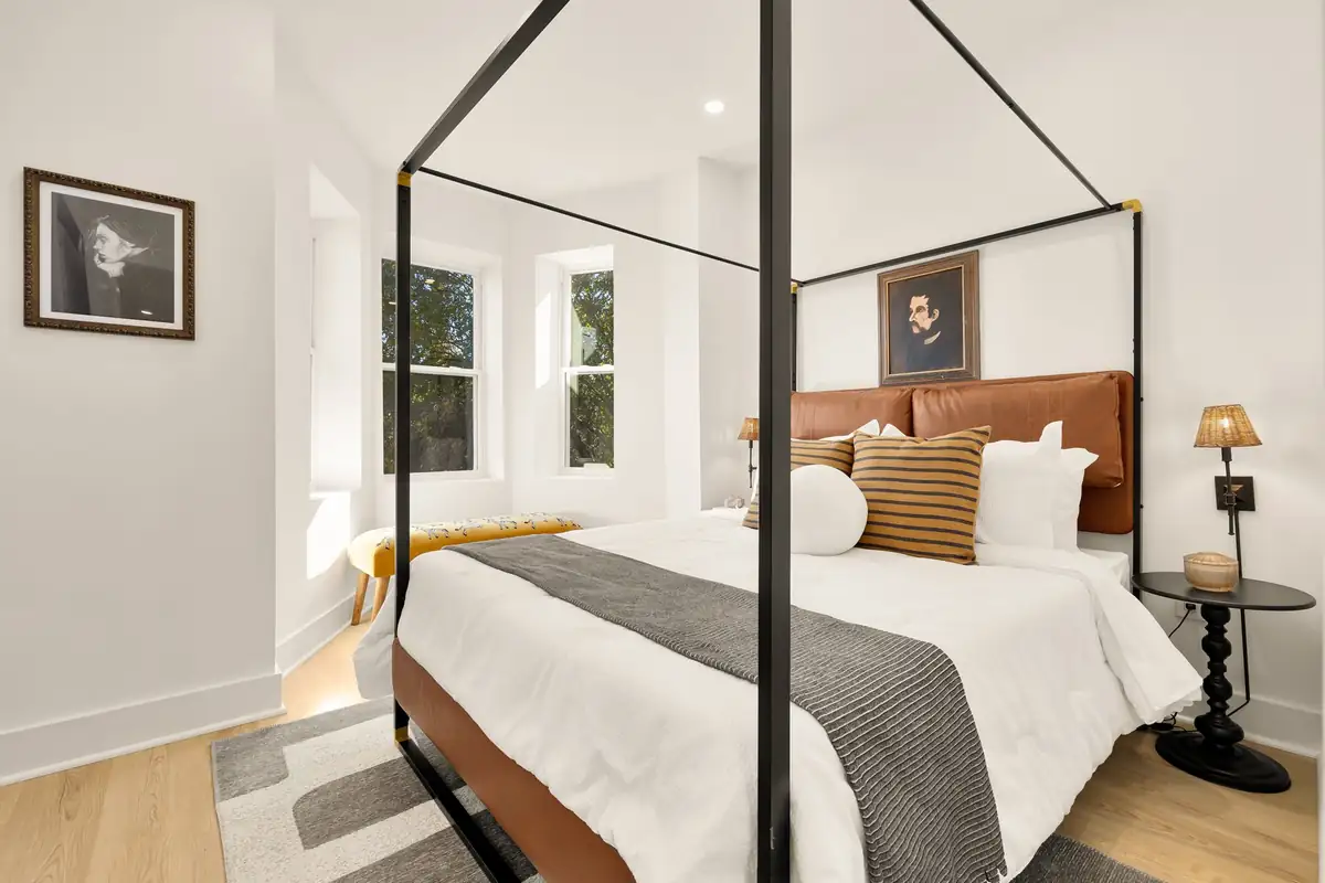 Home staging at 2010 13th St NW