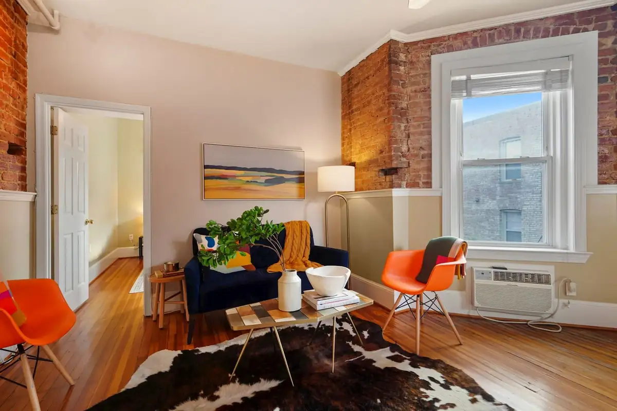 Home staging at 3155 Mount Pleasant St. NW #304