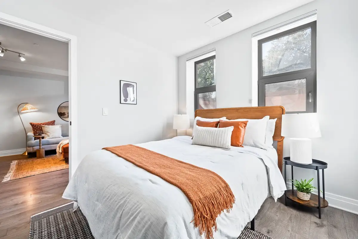 9-web-or-mls-900 11th St SE g07-Washington, DC 20003-9.jpg