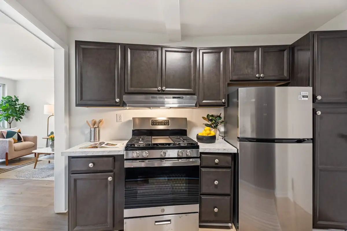 10201 Grosvenor Pl 703 - 0015.jpg