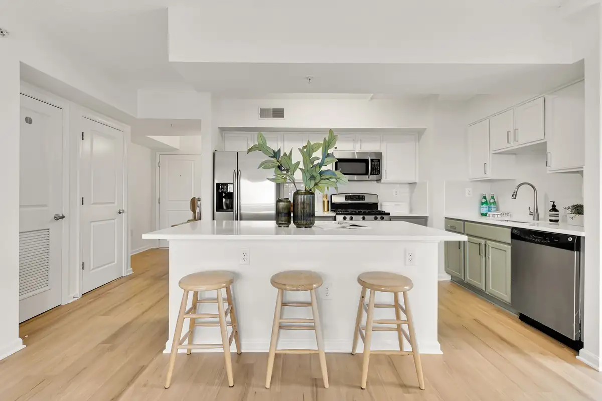 7915 Eastern Ave NW 914-0015.jpg