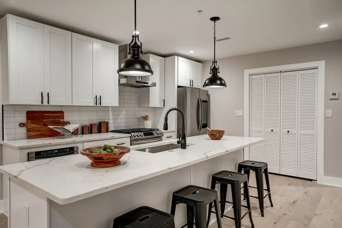 716 Kearny St NE-21.jpg