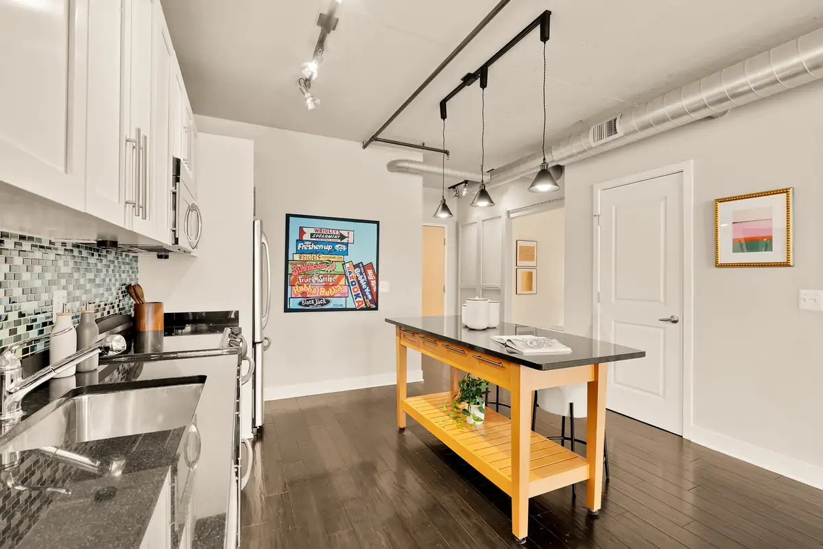 2125 14th St NW 427-0018.jpg