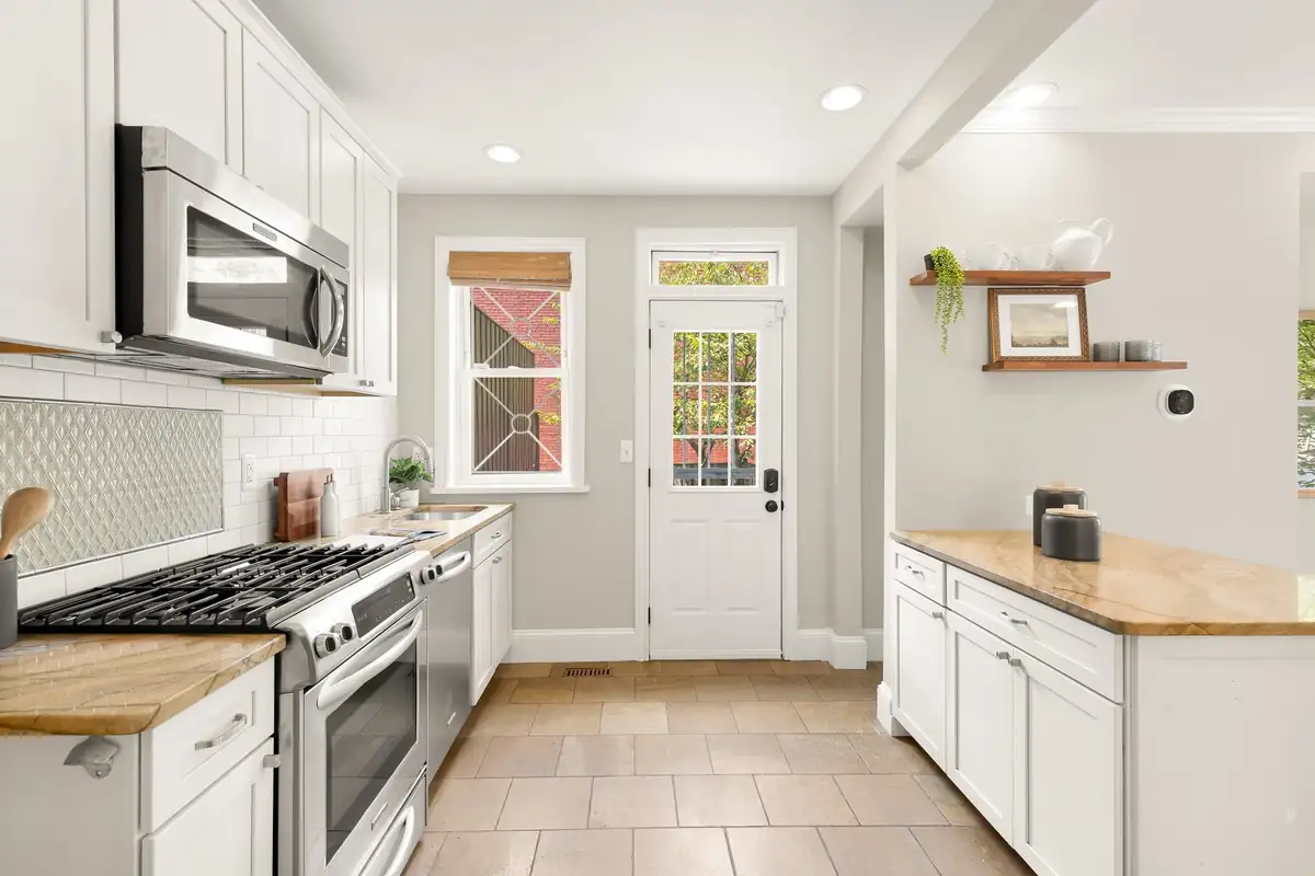 1012 10th St NE Staged-0017.jpg