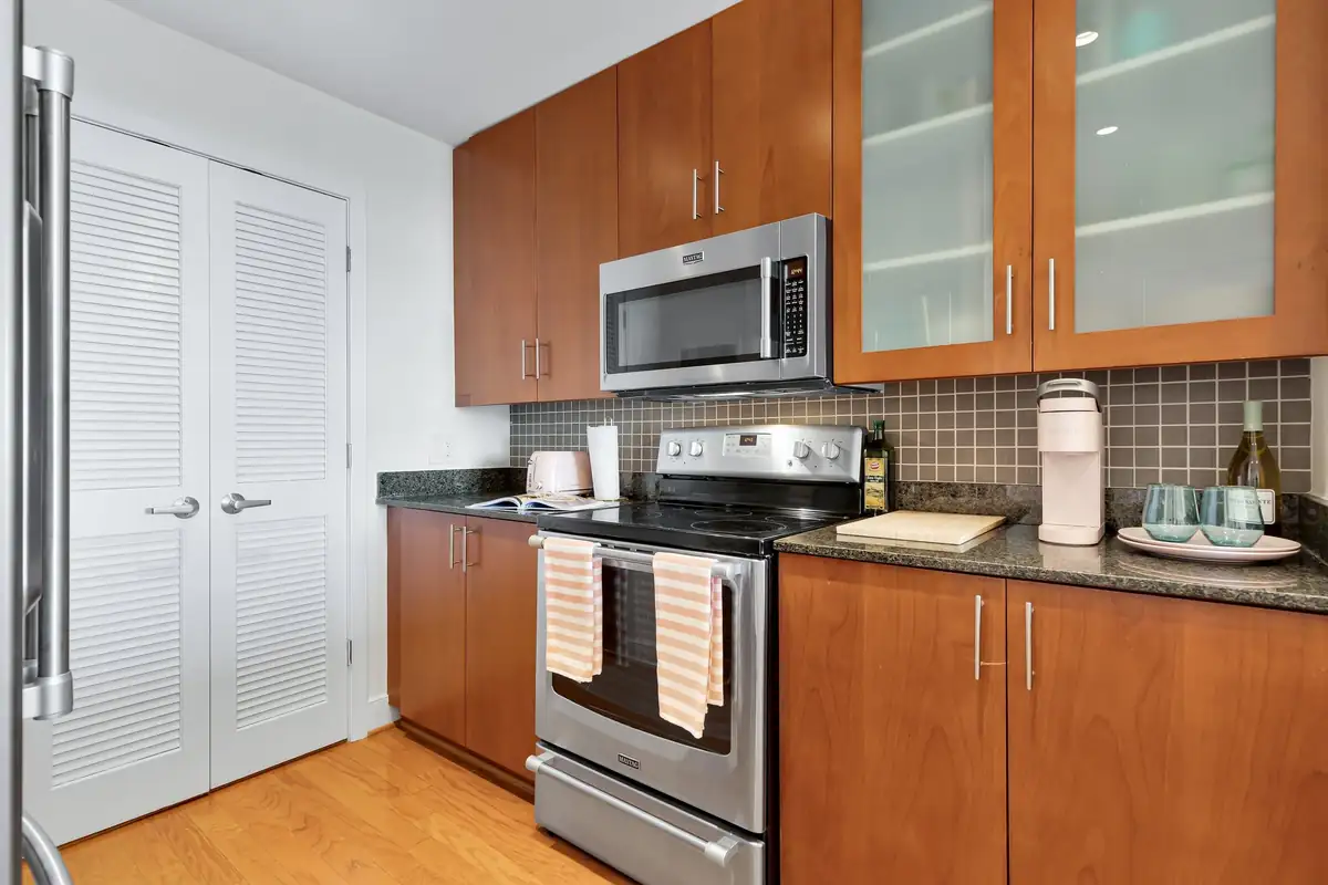 910 M St NW 801-0006.jpg