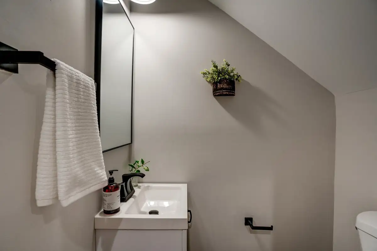 716 Kearny St NE-30.jpg