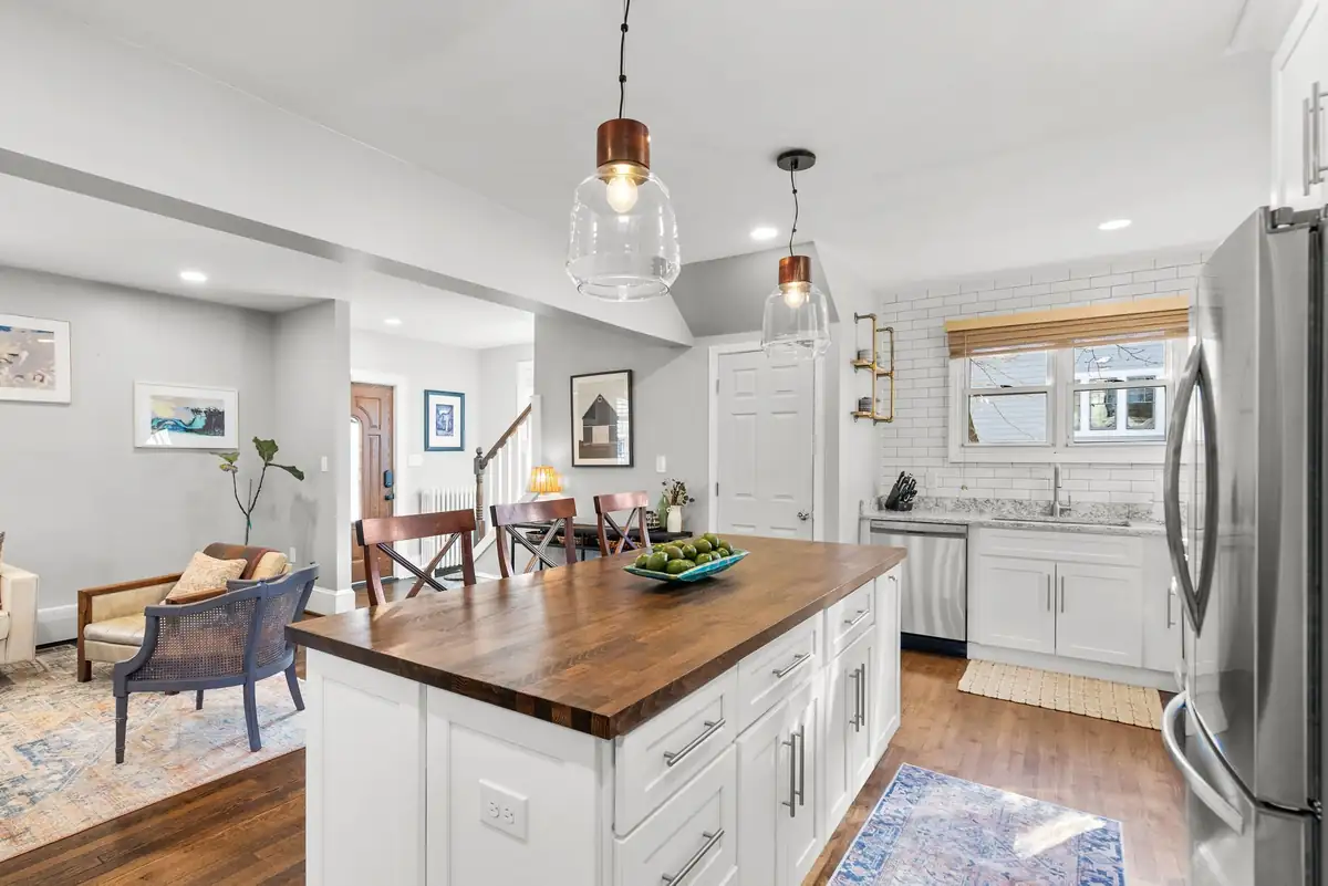Home staging at 7406 Carroll Ave