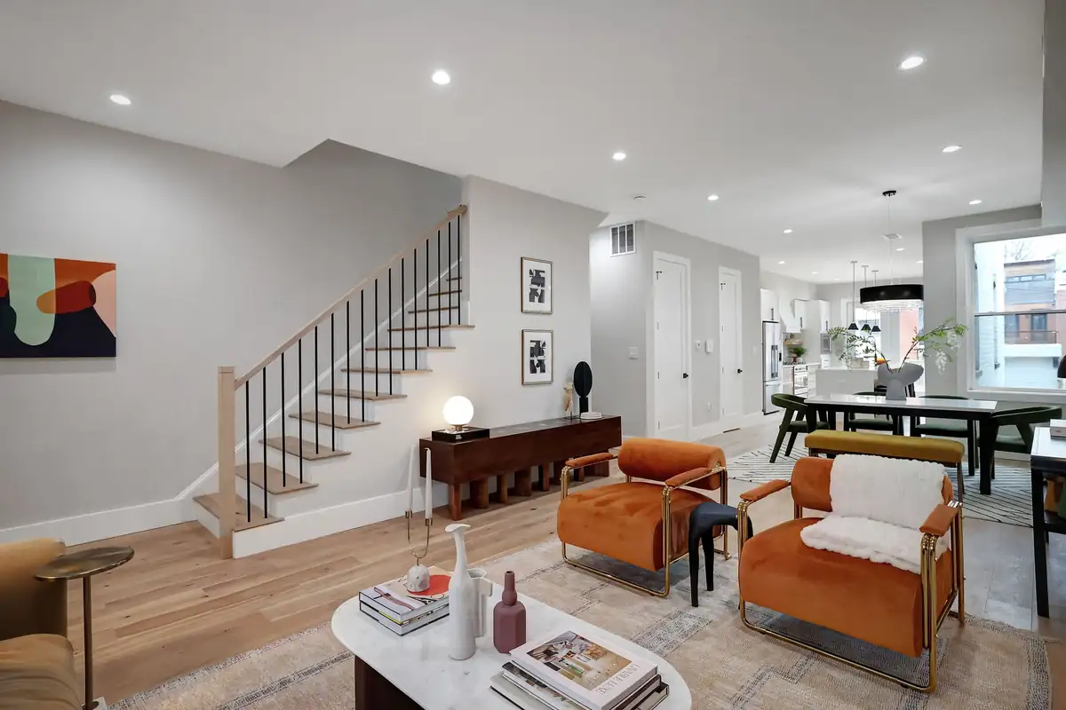 Home staging at 804 9th St NE