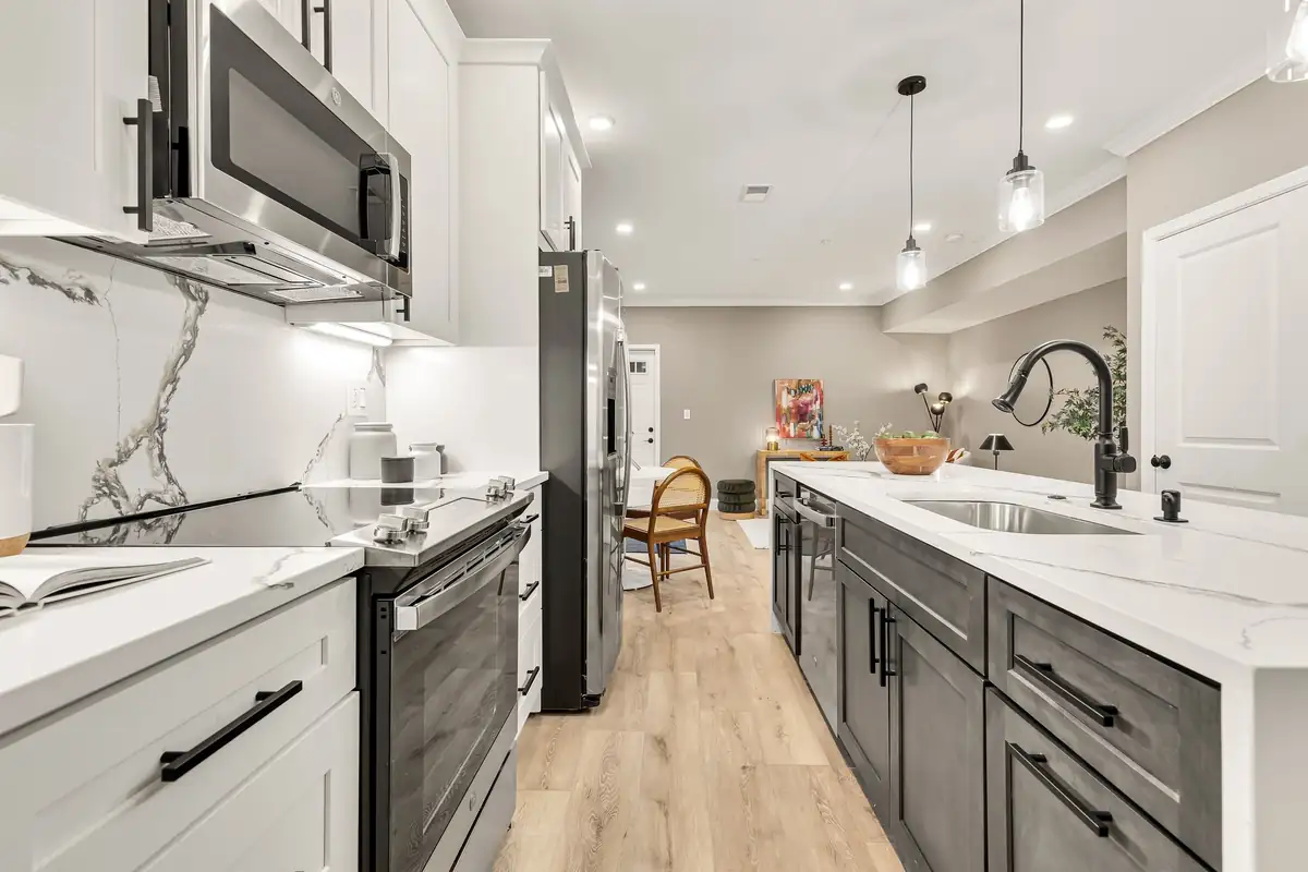 1117 46th St NE-0054.jpg