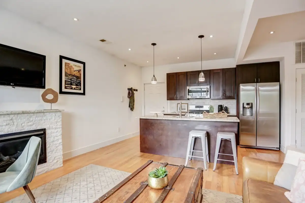 Home staging at Augmenting the Sellers Existing Furniture, photo 64 of 103