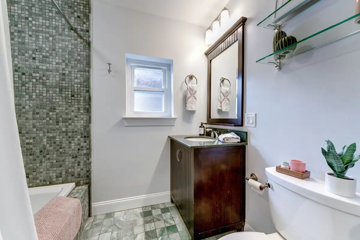 15-web-or-mls-1320 R St NW #8 (15).jpg