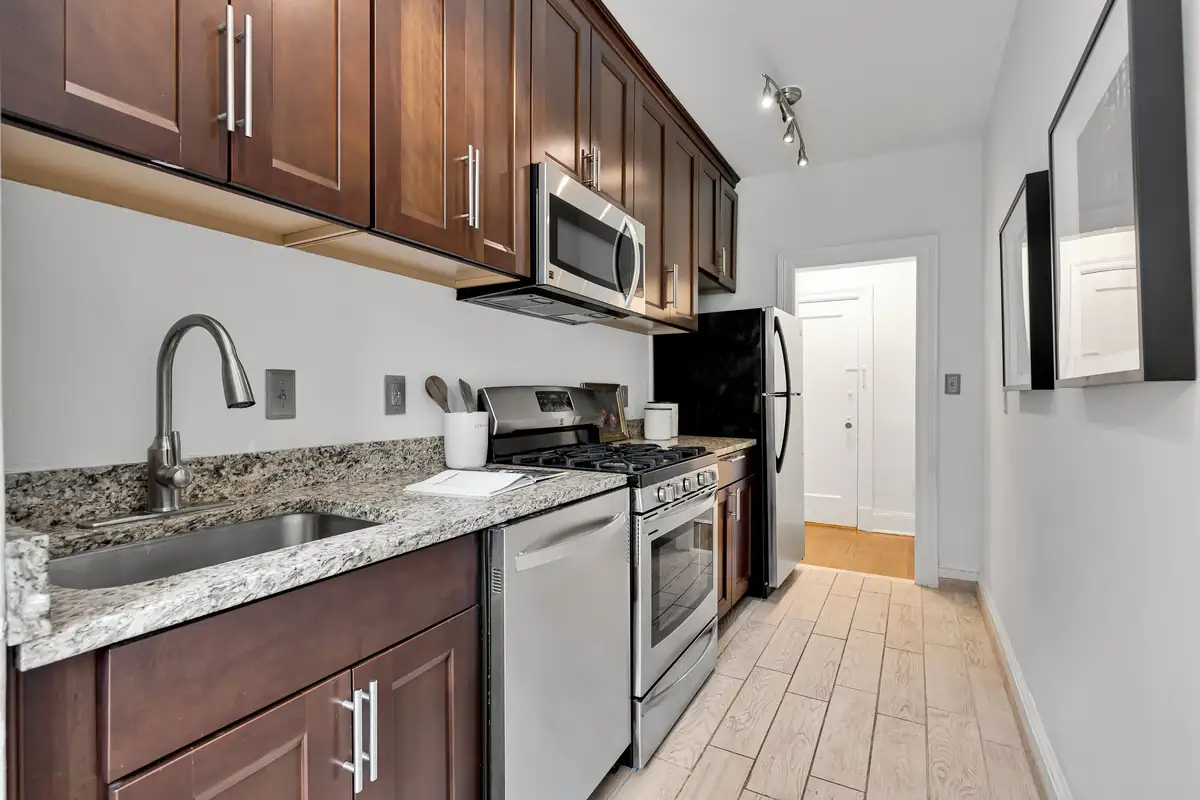 1101 L St NW 307-0008.jpg