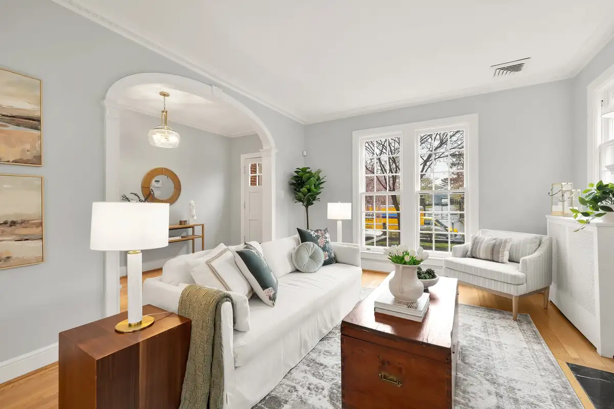 Home staging at 2921 Cathedral Ave NW