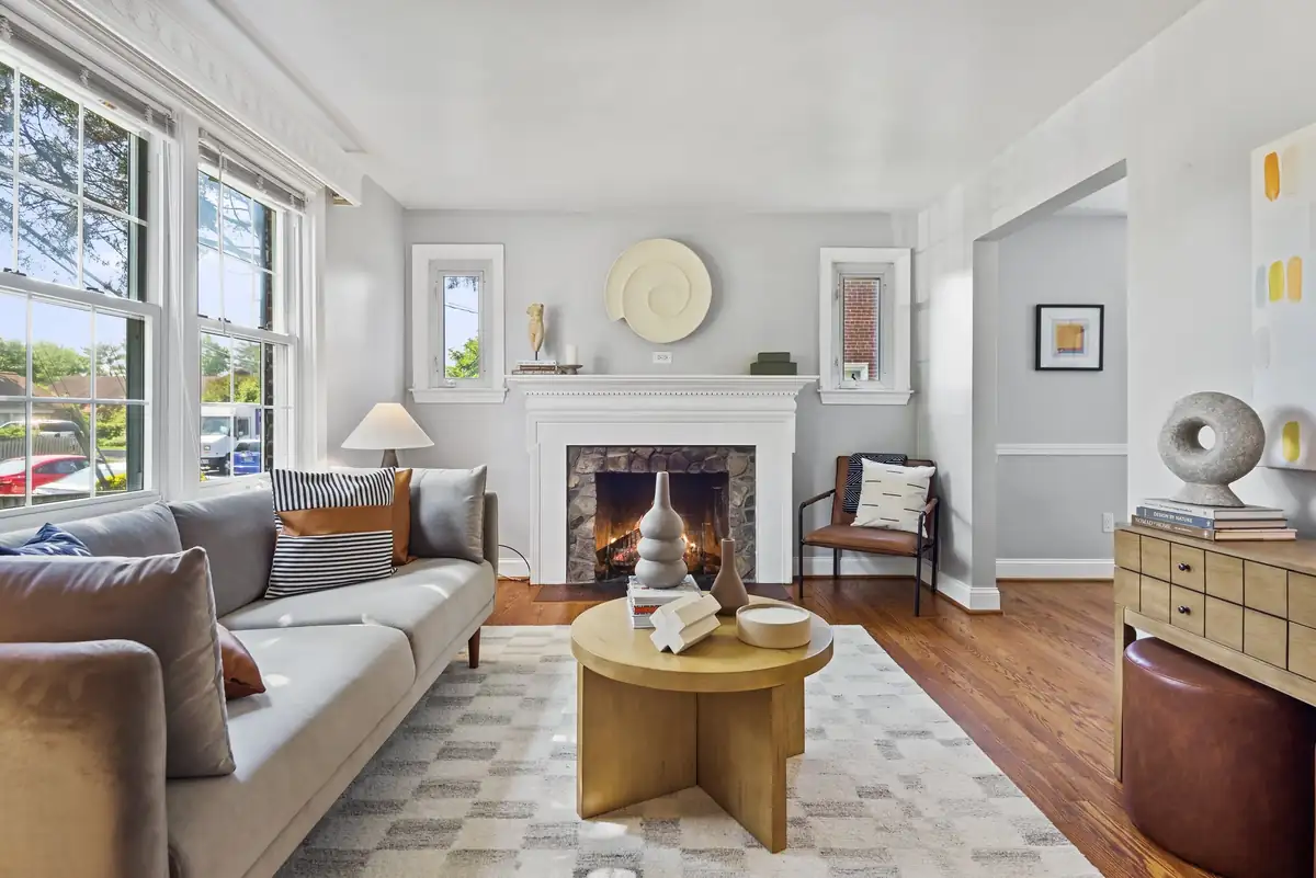 Home staging at 412 S Carlin Springs Rd, Arlington, VA