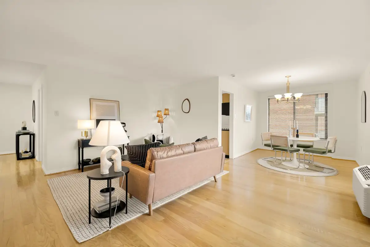2501 Calvert St NW 801-0024.jpg