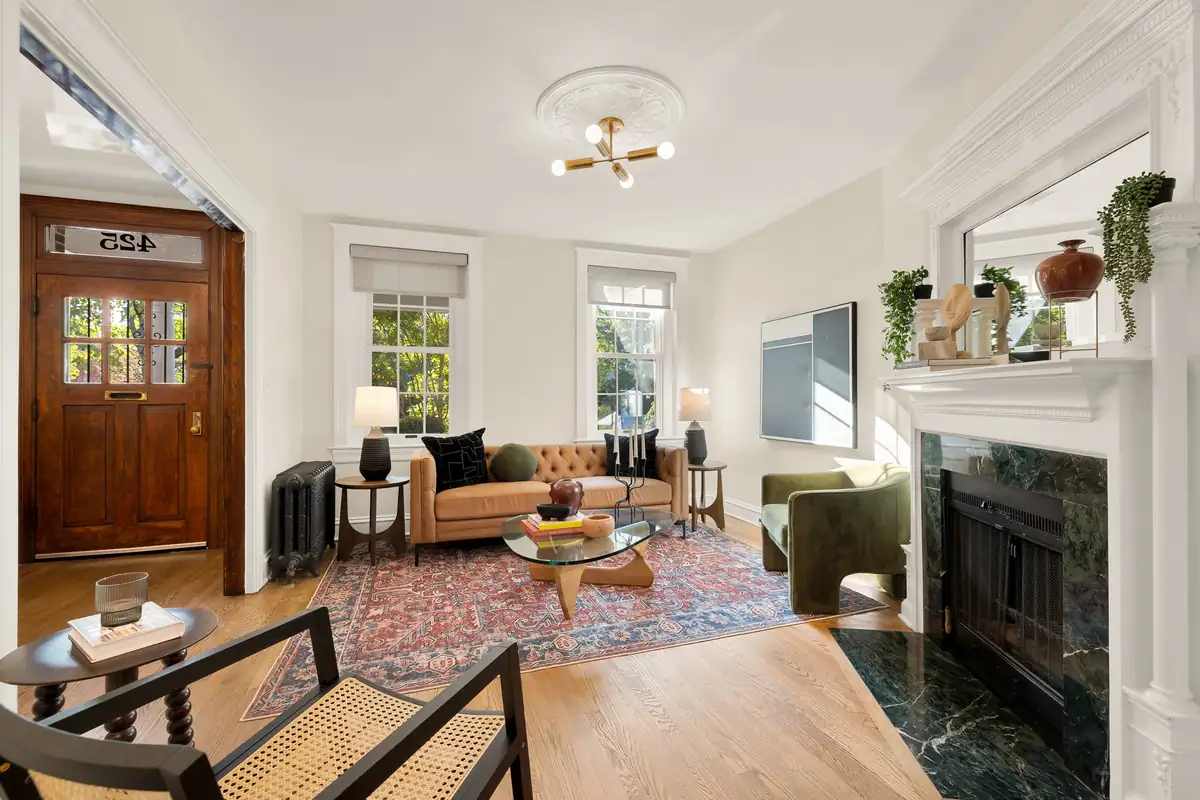 Home staging at 425 6th St NE