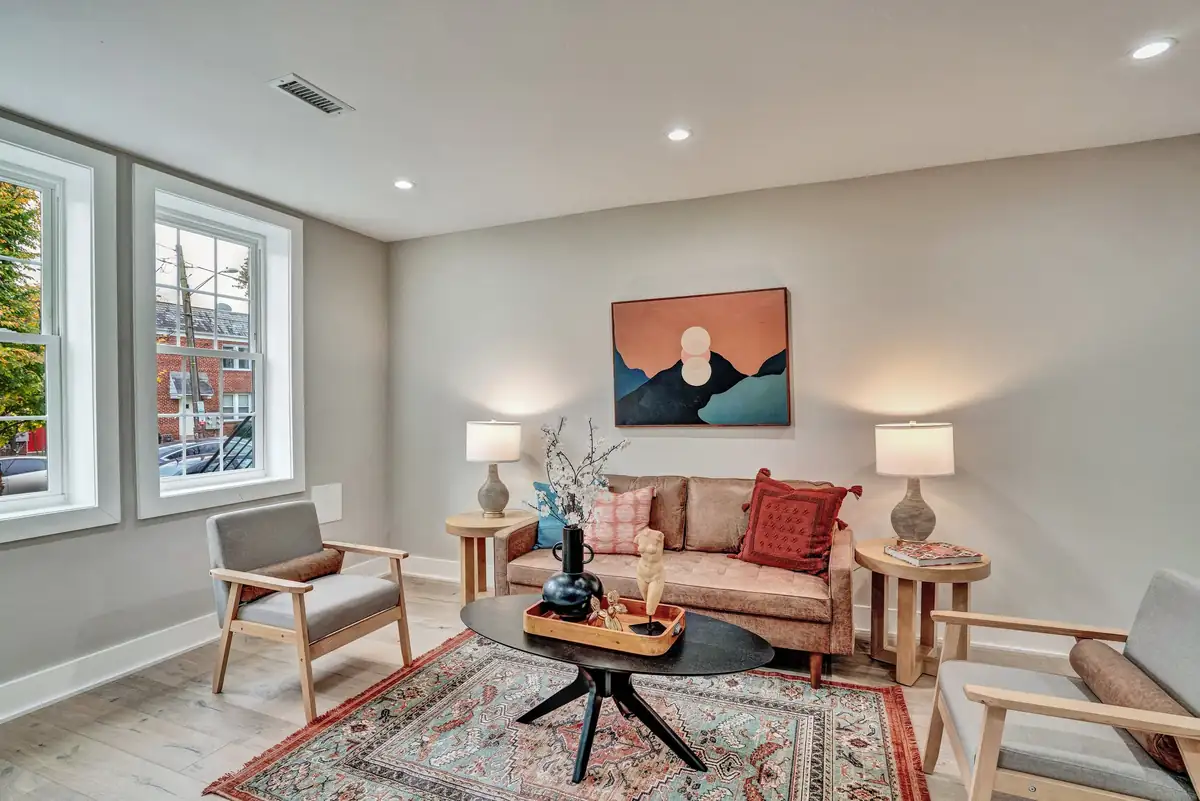 Home staging at 716 Kearny St NE #2