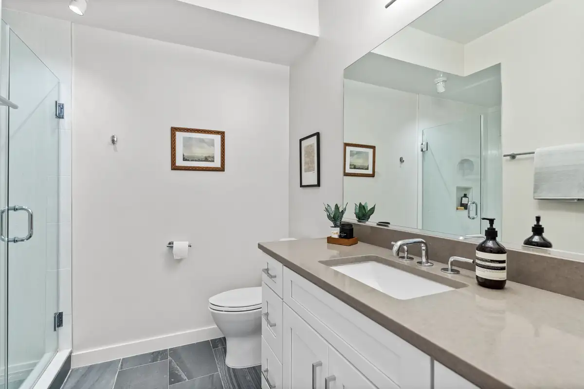 3915 Fulton St NW unit 2 - 0025.jpg