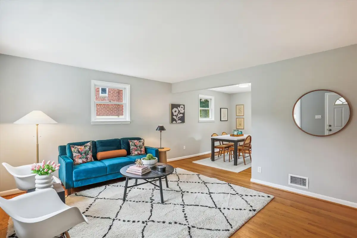 Home staging at 11811 Ashley Dr