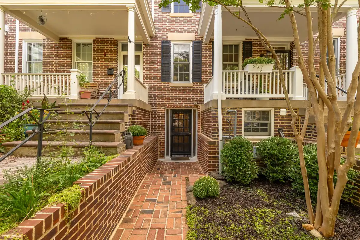 425 6th St NE-0006.jpg