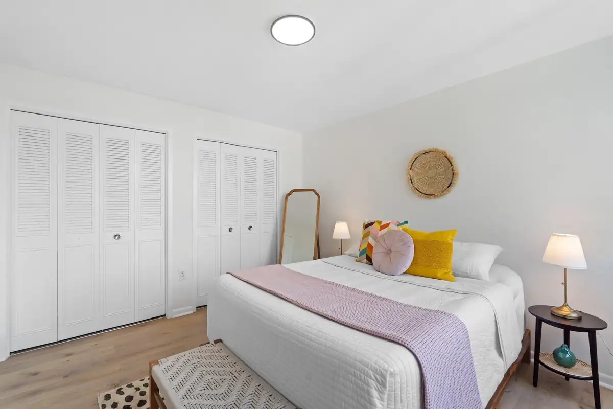 10201 Grosvenor Pl 703 - 0022.jpg