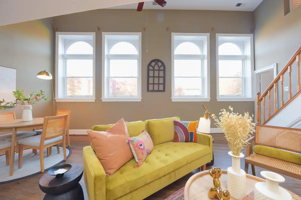 Home staging at 350 9th St SE #12