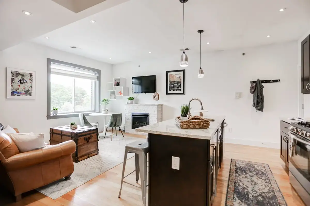 Home staging at Augmenting the Sellers Existing Furniture, photo 43 of 103