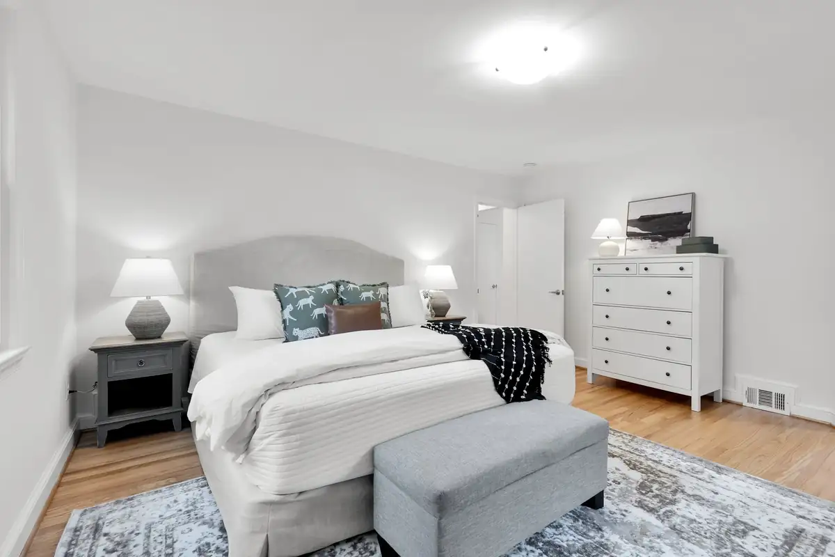 Home staging at Augmenting the Sellers Existing Furniture, photo 20 of 103