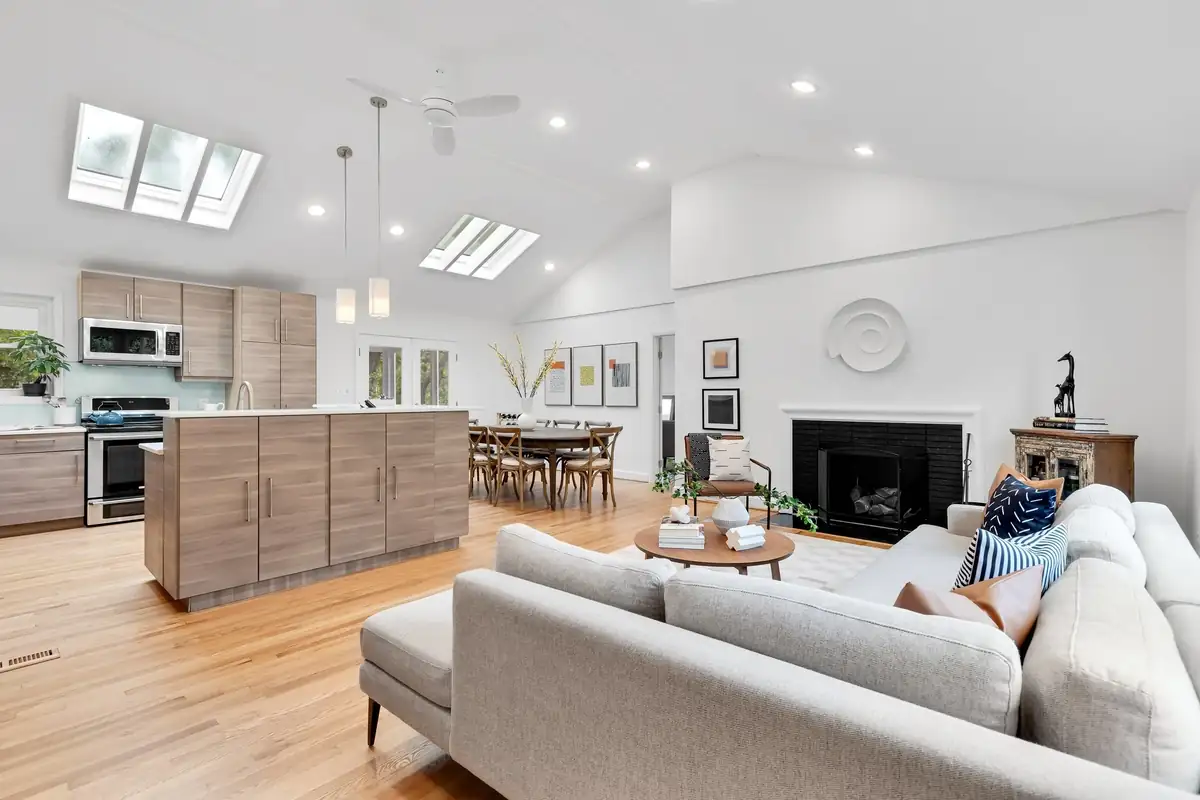 Home staging at 7208 Bybrook Ln