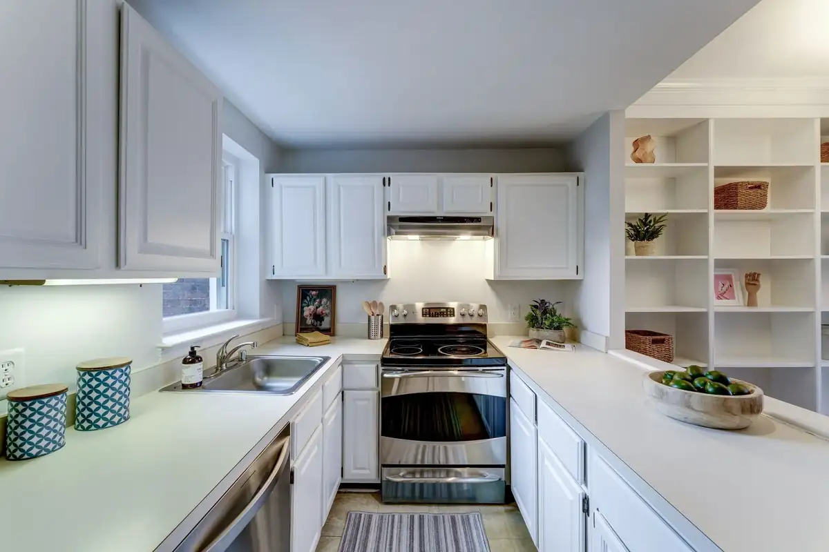 12-web-or-mls-1320 R St NW #8 (12).jpg