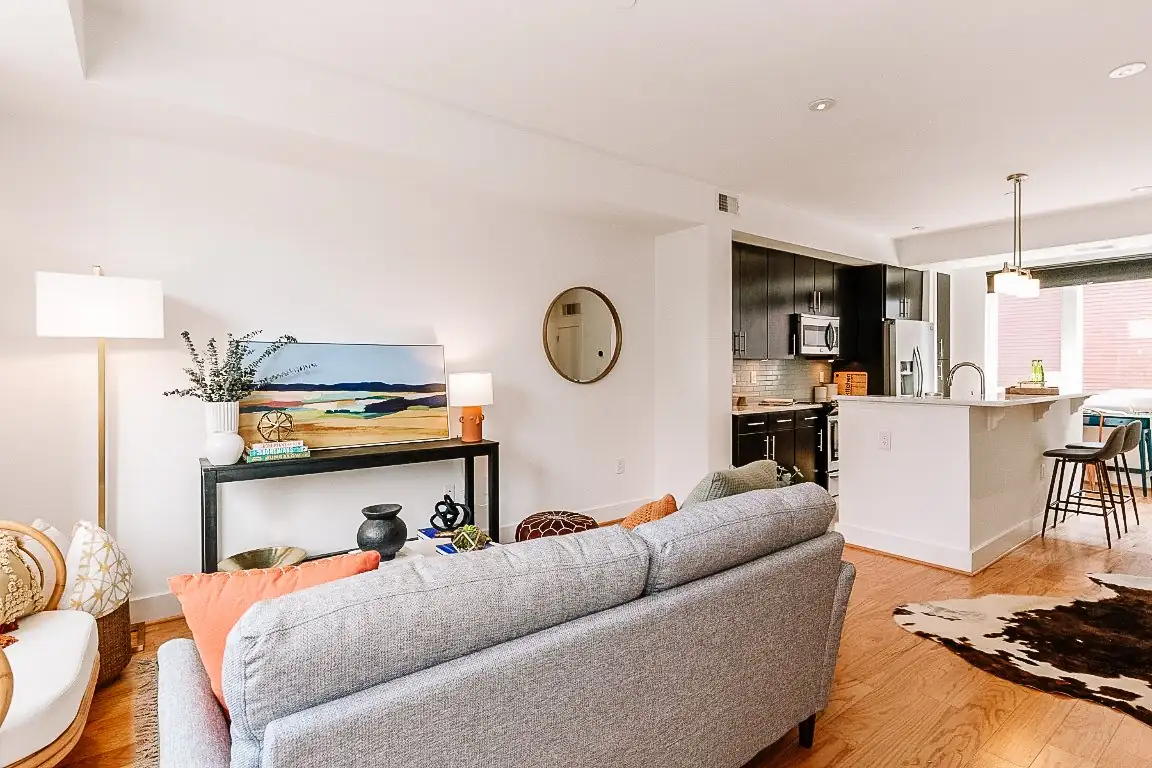 Home staging at 3213 12th St NE #102