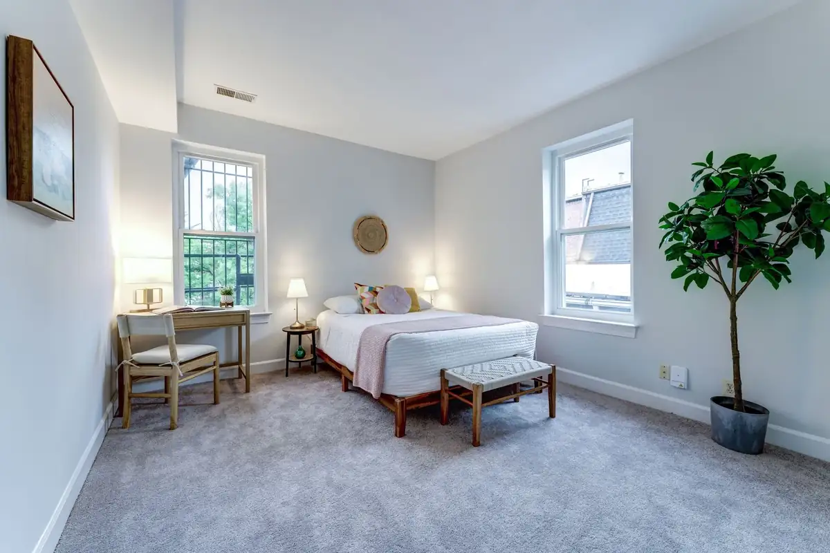 17-web-or-mls-1320 R St NW #8 (17).jpg